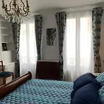Apartment Quartier St Louis - 10 Mins Walking Chateau Versailles
